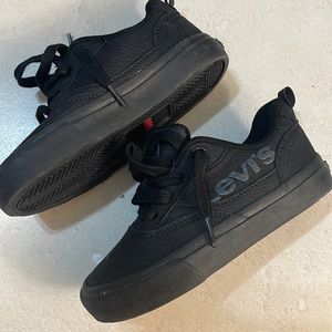 Kids Levi’s sneakers